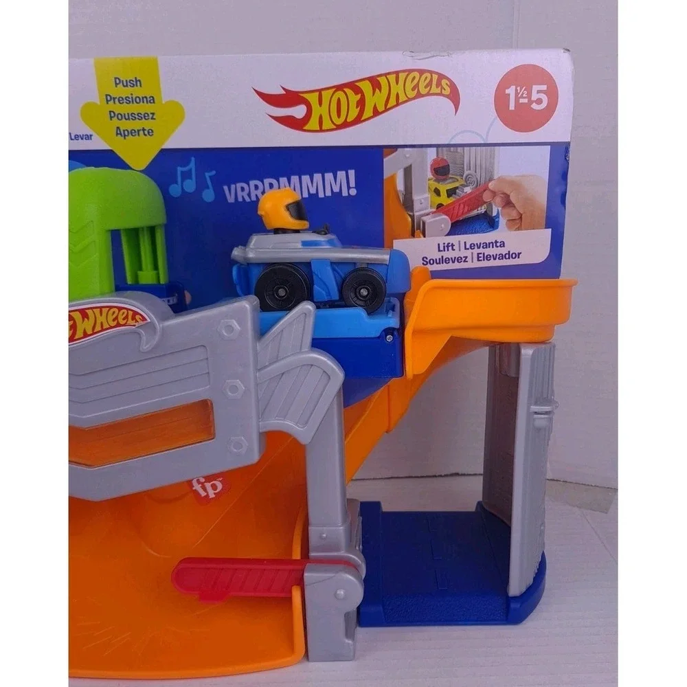 Fisher-Price Little People Hot Wheels‎ Race And Go Trackset Wheelies Fuel Up